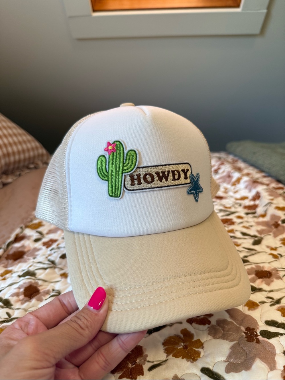 Howdy Cactus Trucker Hat - Cream & White